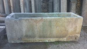 Bush-hammered Biancone marble tub
